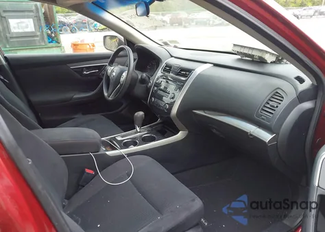 2014 Nissan Altima 2.5/2.5 S/2.5 Sl/2.5 Sv z USA, uszkodzony, nr VIN 1N4AL3AP3EC415155